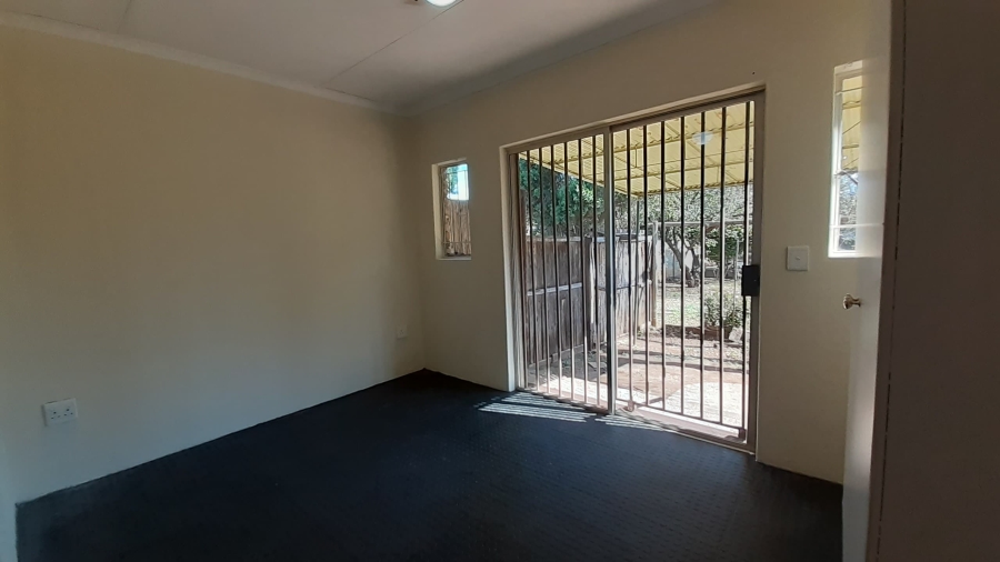 5 Bedroom Property for Sale in Ifafi North West